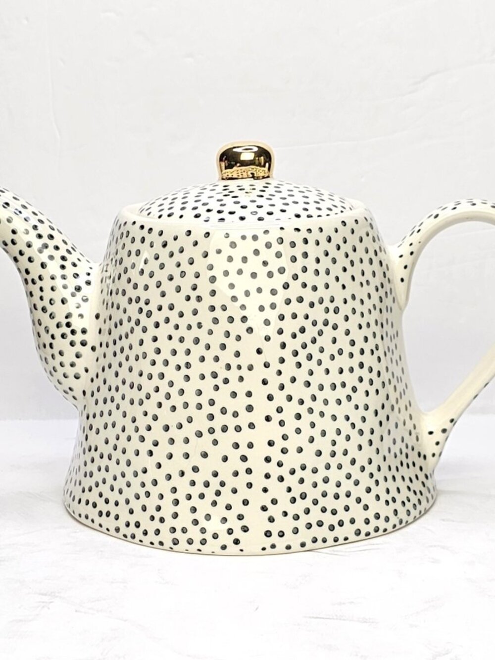 Creative Co-Op White Stoneware Teapot with Lid Black Speckles & Gold Pattern